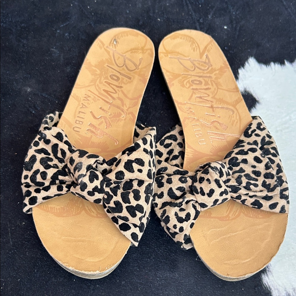 Blowfish Leopard-Print Bow Slide Sandals in Tan and Black